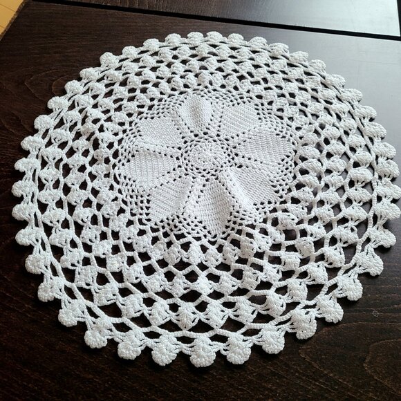 2 large round crochet handmade doilies. - Picture 2 of 9